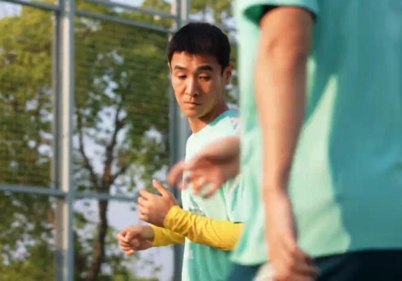 世界杯第一张神图诞生！40岁门神一夜涨粉500万 回应：梦想成真