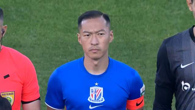 莱昂纳德正式亮相猛龙!与主帅微笑交流:愿倾尽全力帮巴恩斯争冠